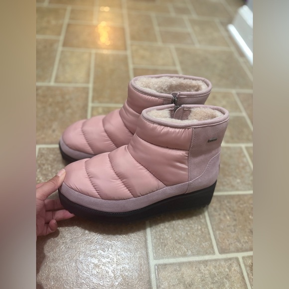 RESERVED UGG Ridge Pink Mini Boots Size 8.5 Women’s NWOB - Picture 6 of 8